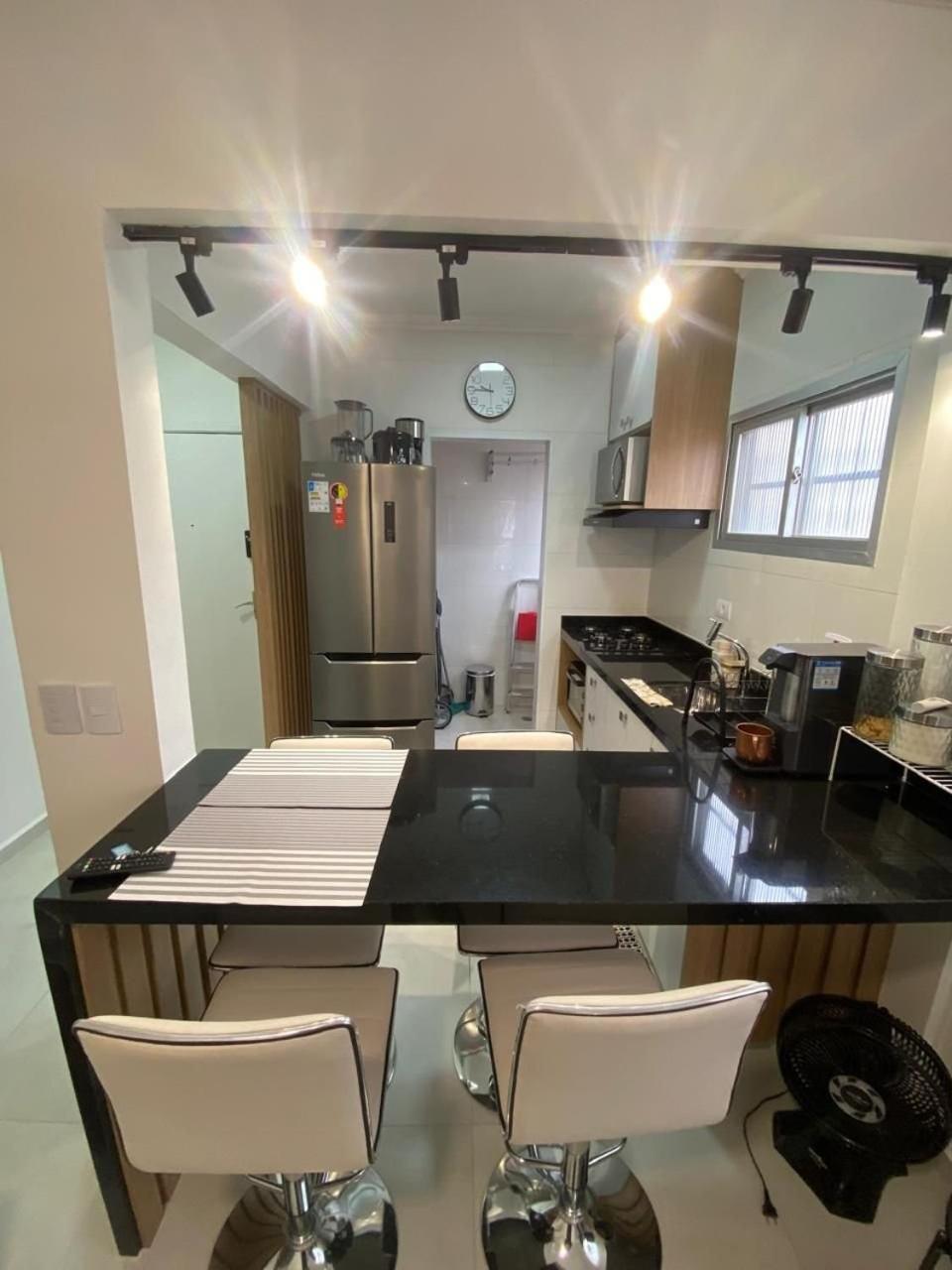 Canto Forte- Suite C/Varanda - Ate 5 Hospedes- Garagem - Wi Fi E 200 Metros Da Praia, 50 Metros Da Av Gastronomica Da Pg *