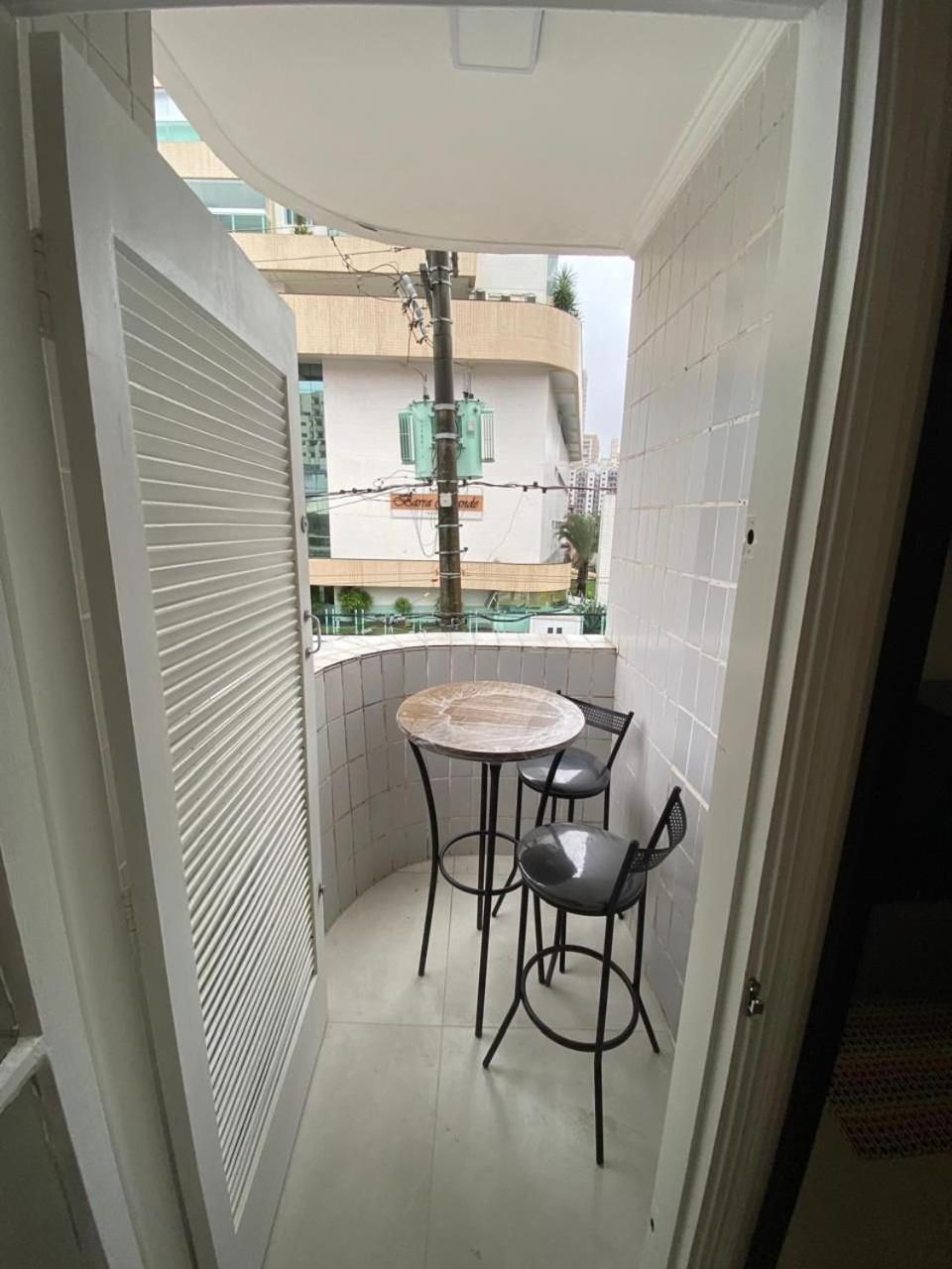 Apartment Canto Forte- Suite C/Varanda - Ate 5 Hospedes- Garagem - Wi Fi E 200 Metros Da Praia, 50 Metros Da Av Gastronomica Da Pg