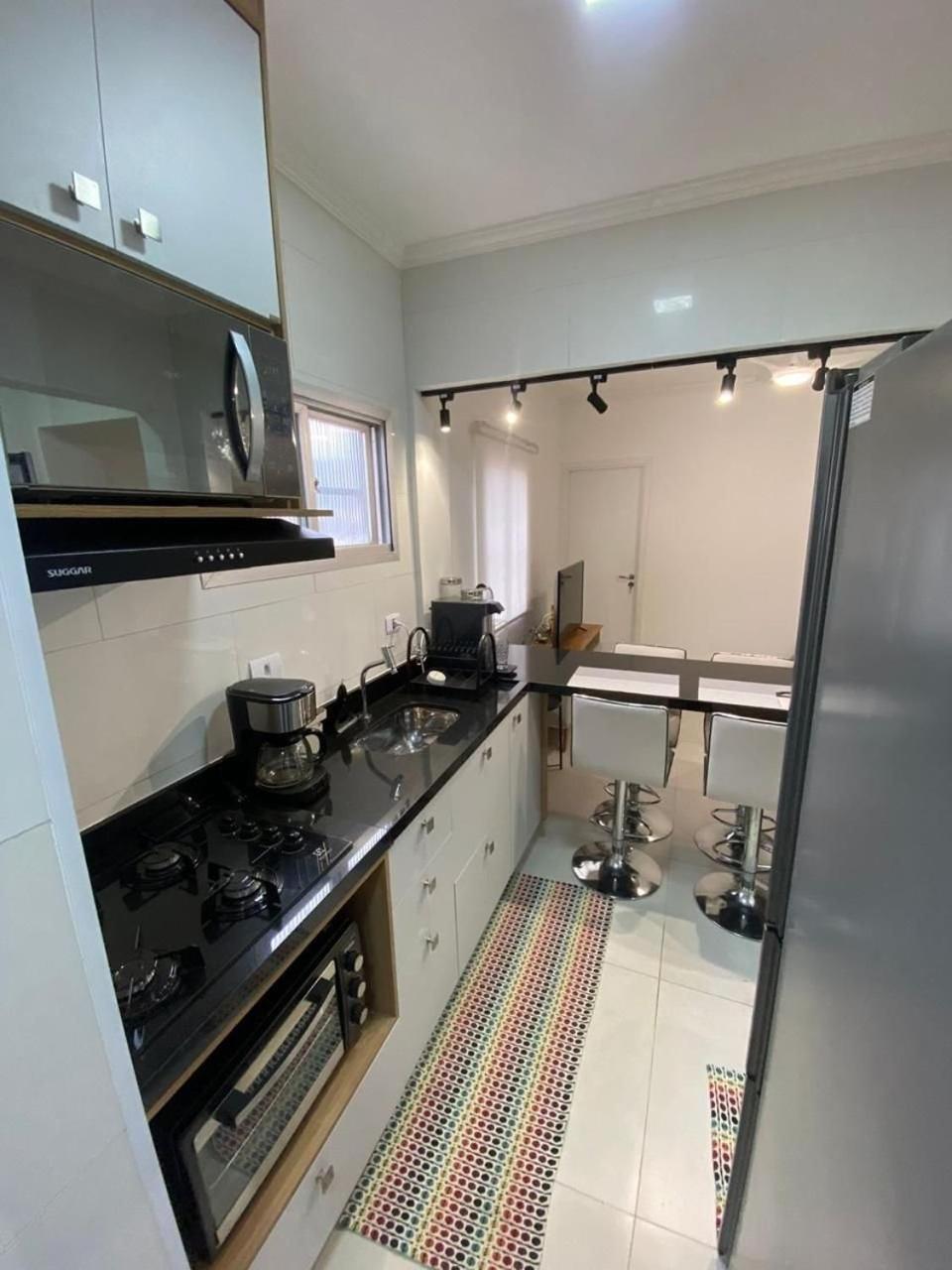 Canto Forte- Suite C/Varanda - Ate 5 Hospedes- Garagem - Wi Fi E 200 Metros Da Praia, 50 Metros Da Av Gastronomica Da Pg Apartment Praia Grande (Santos)