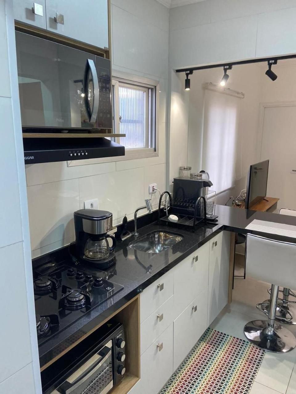 Canto Forte- Suite C/Varanda - Ate 5 Hospedes- Garagem - Wi Fi E 200 Metros Da Praia, 50 Metros Da Av Gastronomica Da Pg Apartment *