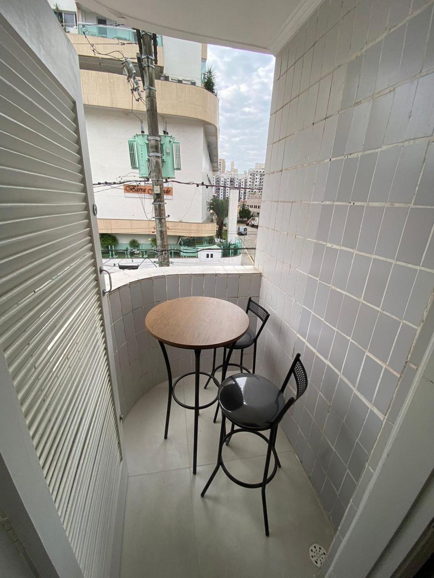 Apartment Canto Forte- Suite C/Varanda - Ate 5 Hospedes- Garagem - Wi Fi E 200 Metros Da Praia, 50 Metros Da Av Gastronomica Da Pg *