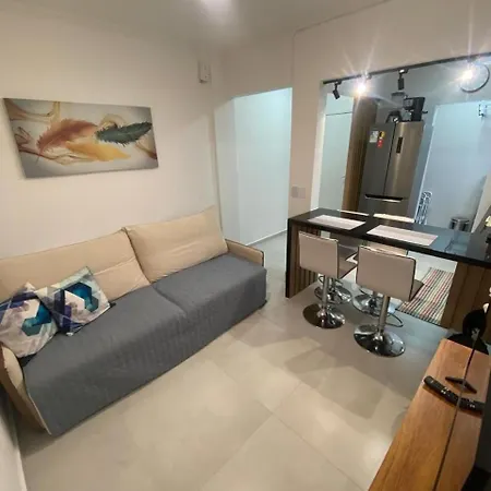 Canto Forte- Suite C/Varanda - Ate 5 Hospedes- Garagem - Wi Fi E 200 Metros Da Praia, 50 Metros Da Av Gastronomica Da Pg Praia Grande (Santos) Exterior photo