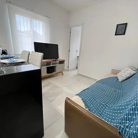 Canto Forte- Suite C/Varanda - Ate 5 Hospedes- Garagem - Wi Fi E 200 Metros Da Praia, 50 Metros Da Av Gastronomica Da Pg Praia Grande  Exterior photo