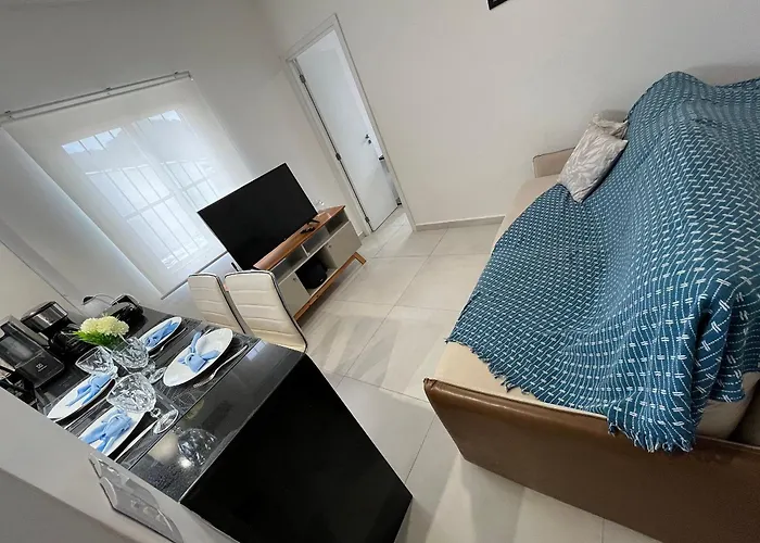 Canto Forte- Suite C/Varanda - Ate 5 Hospedes- Garagem - Wi Fi E 200 Metros Da Praia, 50 Metros Da Av Gastronomica Da Pg