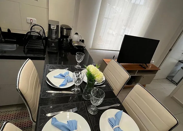Canto Forte- Suite C/Varanda - Ate 5 Hospedes- Garagem - Wi Fi E 200 Metros Da Praia, 50 Metros Da Av Gastronomica Da Pg