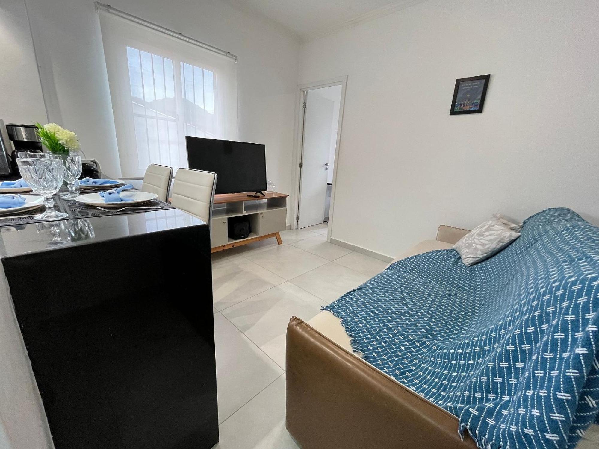 Apartment Canto Forte- C/varanda - Ate 5 Hospedes- Garagem - Wi Fi E 200 Metros Da Praia, 50 Metros Da Av Gastronomica Da Pg Praia Grande (Santos)