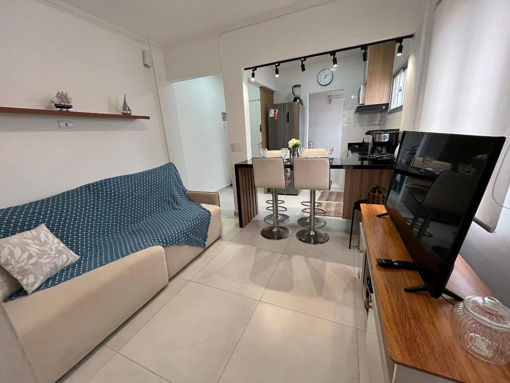 Apartment Canto Forte- C/varanda - Ate 5 Hospedes- Garagem - Wi Fi E 200 Metros Da Praia, 50 Metros Da Av Gastronomica Da Pg Praia Grande (Santos)