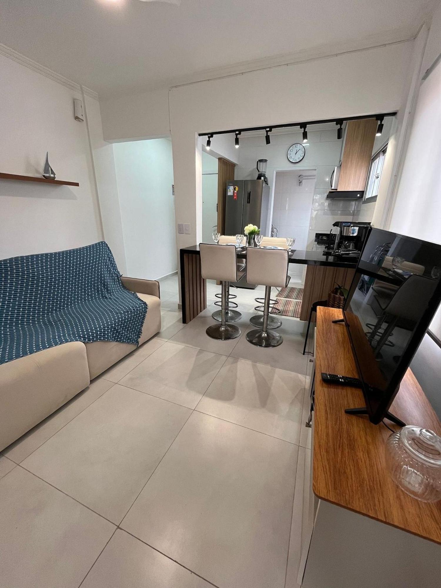 Apartment Canto Forte- C/varanda - Ate 5 Hospedes- Garagem - Wi Fi E 200 Metros Da Praia, 50 Metros Da Av Gastronomica Da Pg *