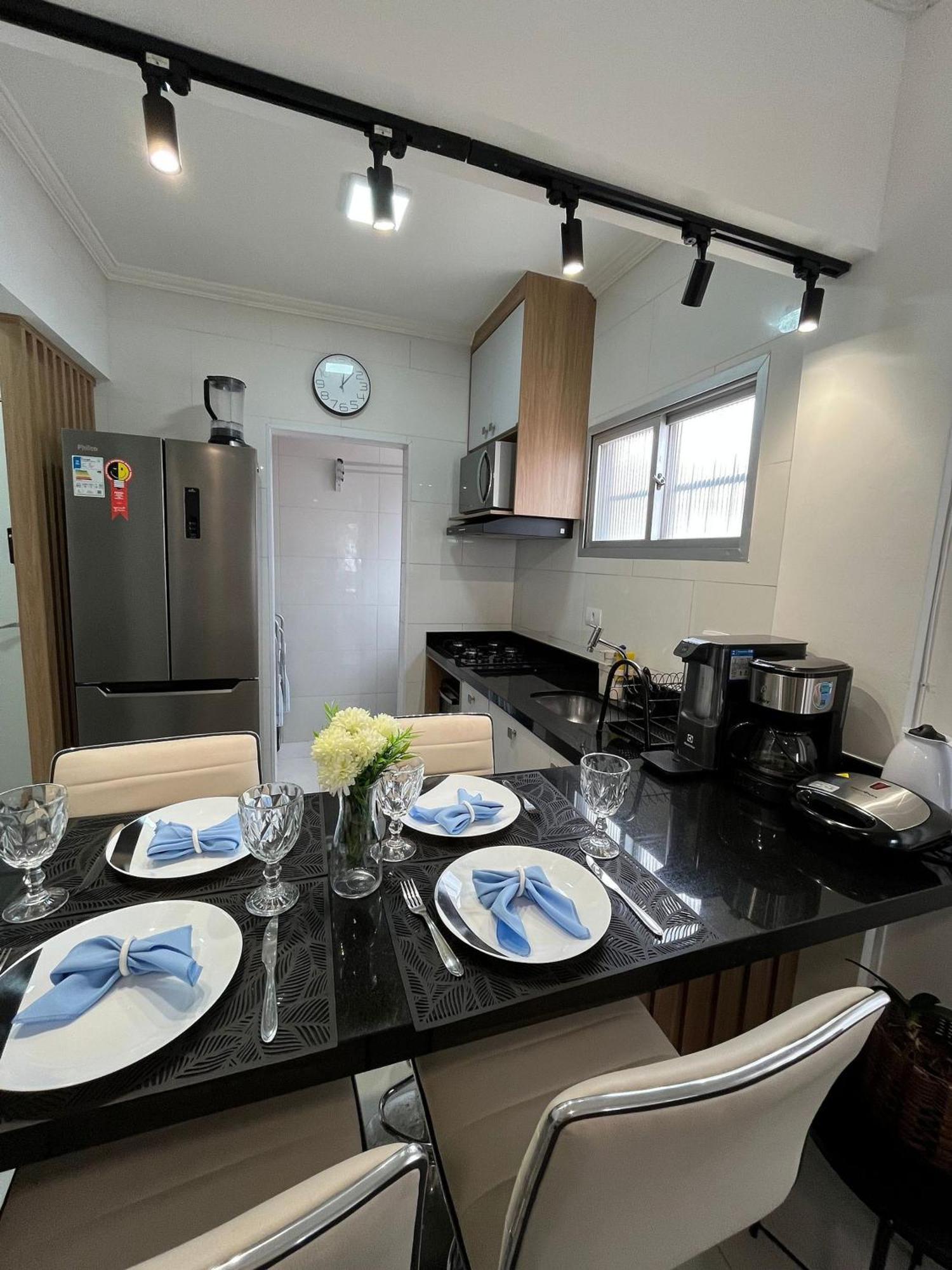 Canto Forte- C/varanda - Ate 5 Hospedes- Garagem - Wi Fi E 200 Metros Da Praia, 50 Metros Da Av Gastronomica Da Pg * Praia Grande (Santos)