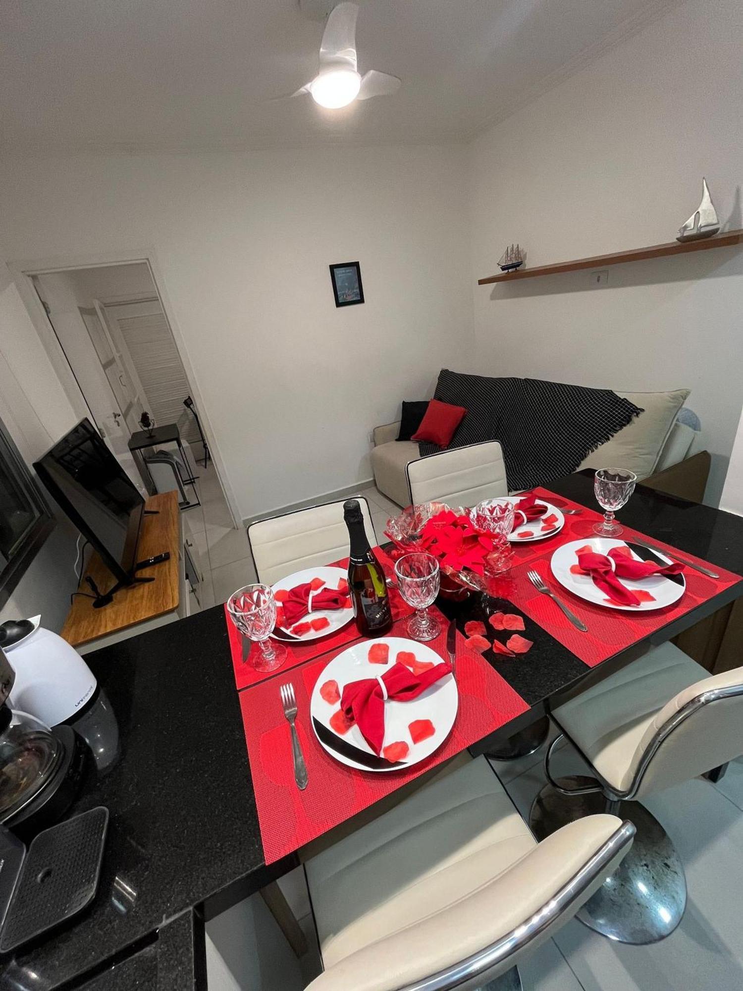 Apartment Canto Forte- C/varanda - Ate 5 Hospedes- Garagem - Wi Fi E 200 Metros Da Praia, 50 Metros Da Av Gastronomica Da Pg *