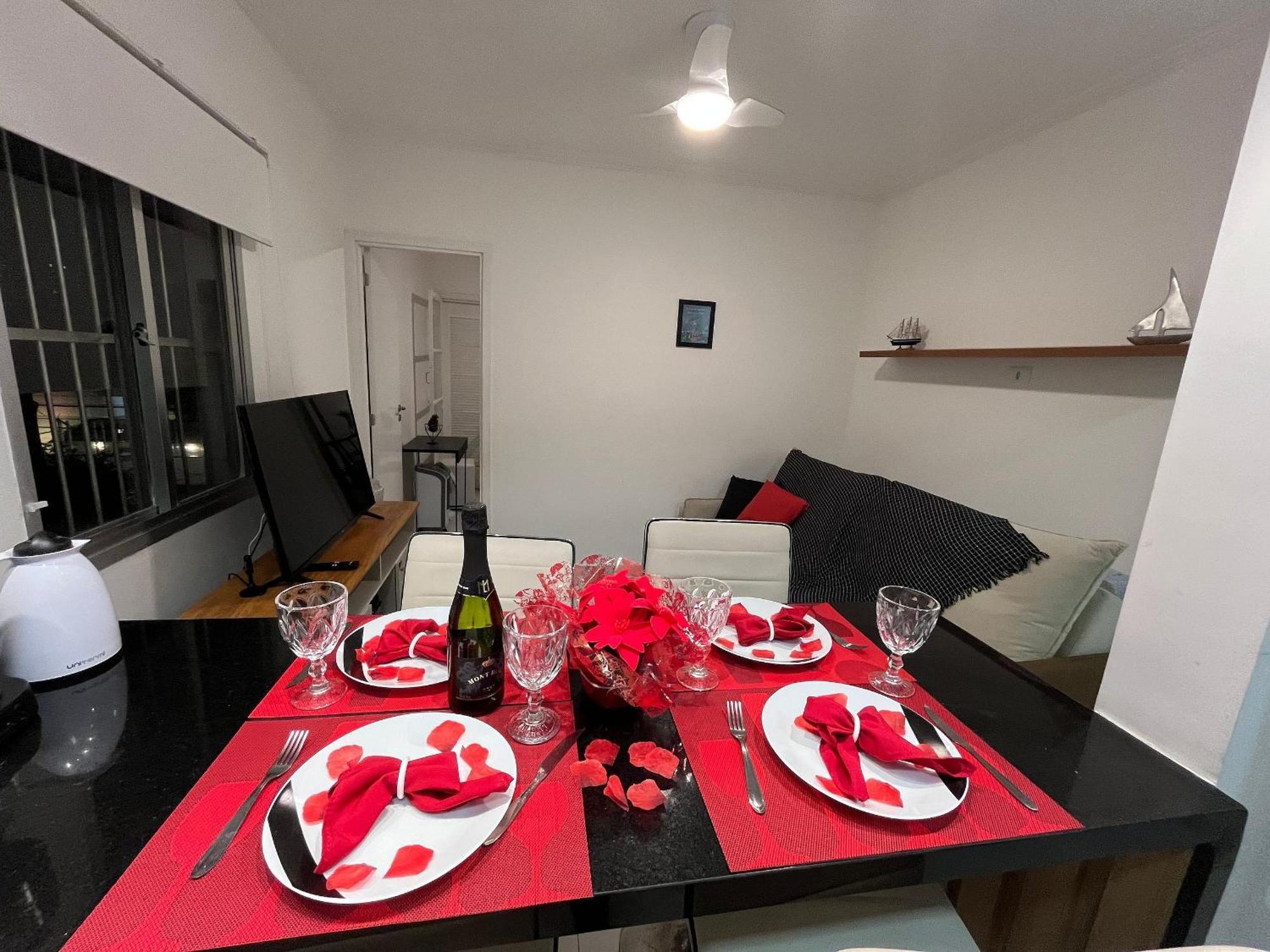 Apartment Canto Forte- C/varanda - Ate 5 Hospedes- Garagem - Wi Fi E 200 Metros Da Praia, 50 Metros Da Av Gastronomica Da Pg