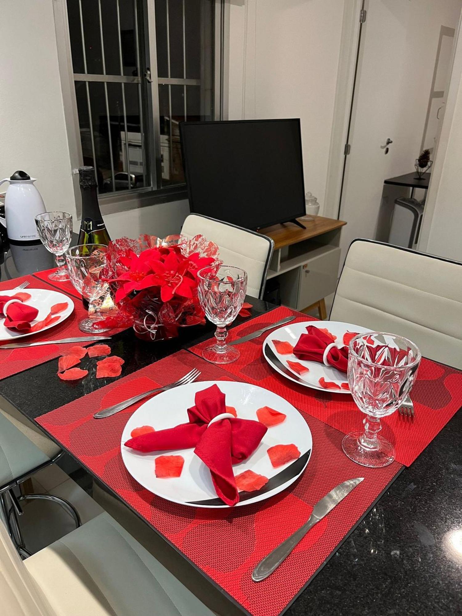 Apartment Canto Forte- C/varanda - Ate 5 Hospedes- Garagem - Wi Fi E 200 Metros Da Praia, 50 Metros Da Av Gastronomica Da Pg *