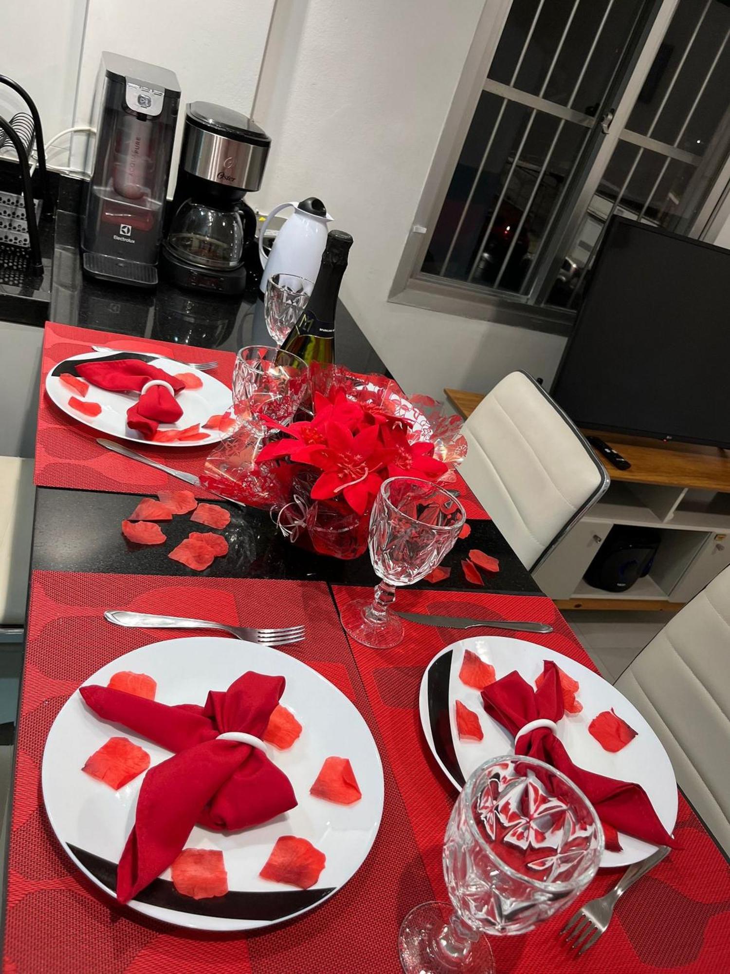 Canto Forte- C/varanda - Ate 5 Hospedes- Garagem - Wi Fi E 200 Metros Da Praia, 50 Metros Da Av Gastronomica Da Pg Apartment Praia Grande (Santos)