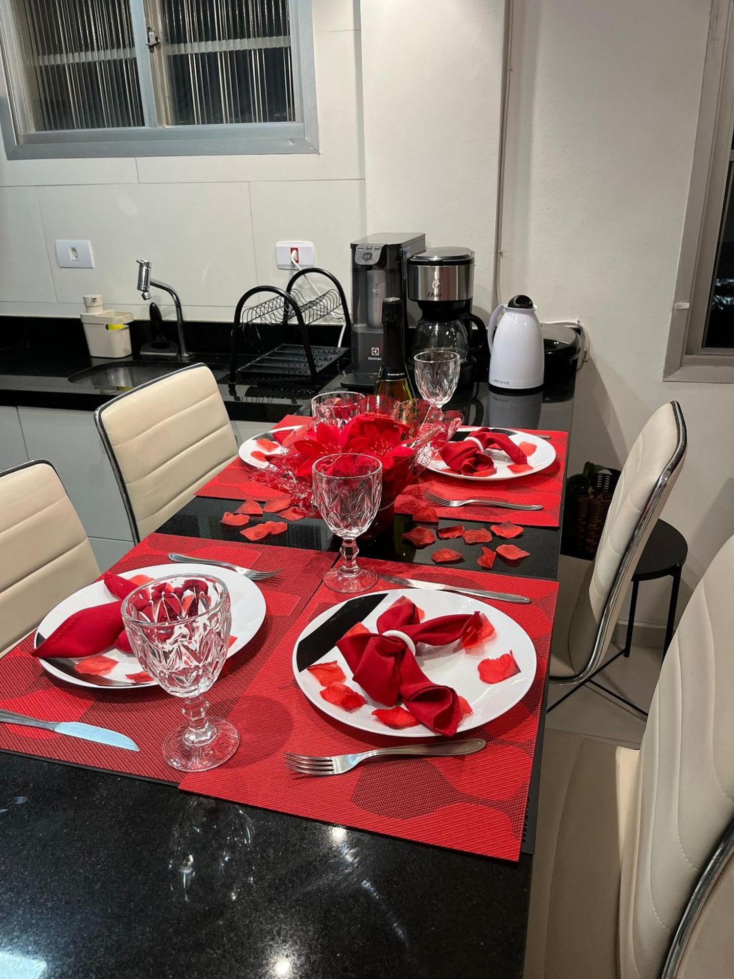 Apartment Canto Forte- C/varanda - Ate 5 Hospedes- Garagem - Wi Fi E 200 Metros Da Praia, 50 Metros Da Av Gastronomica Da Pg