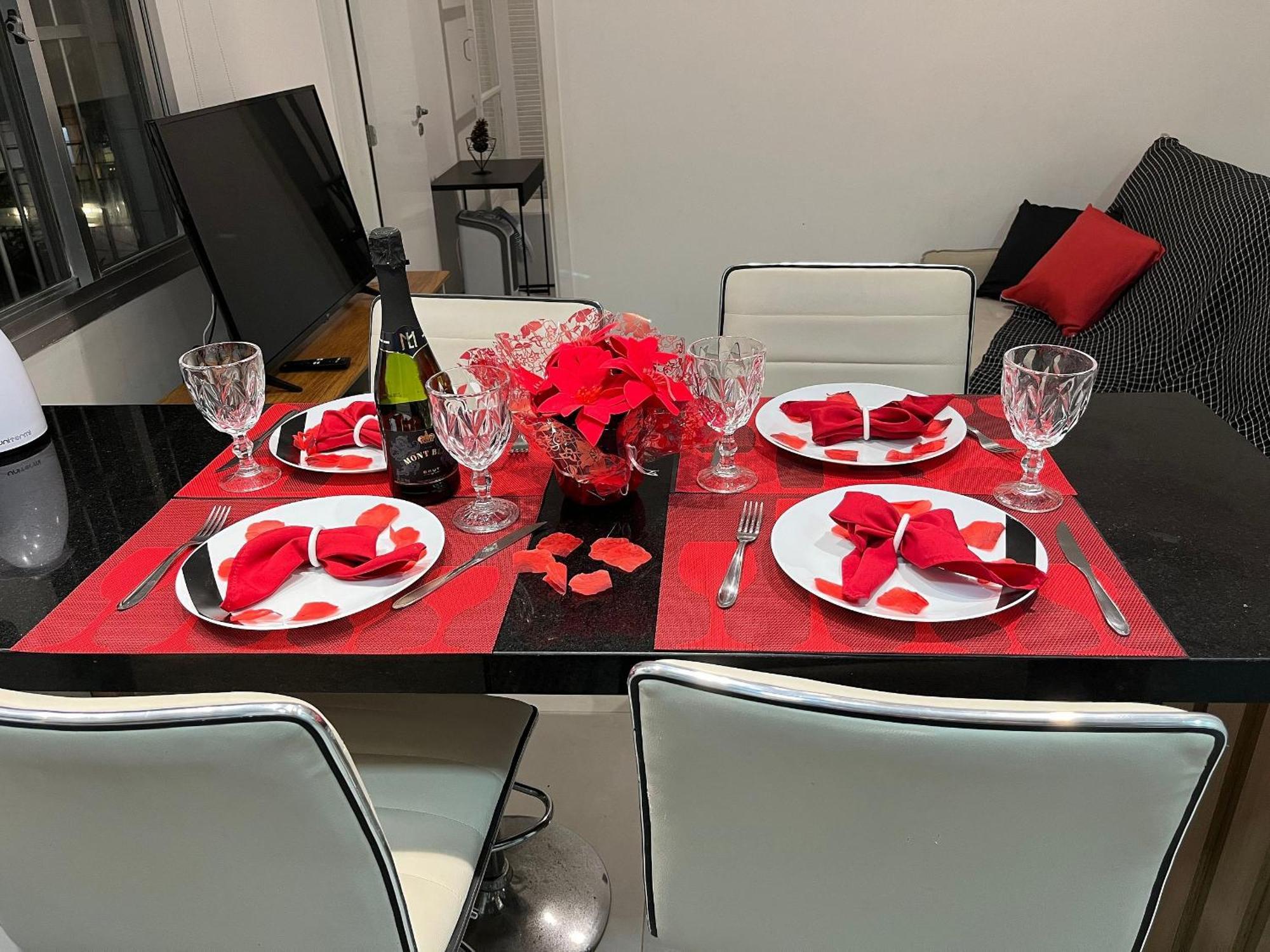 Apartment Canto Forte- C/varanda - Ate 5 Hospedes- Garagem - Wi Fi E 200 Metros Da Praia, 50 Metros Da Av Gastronomica Da Pg *